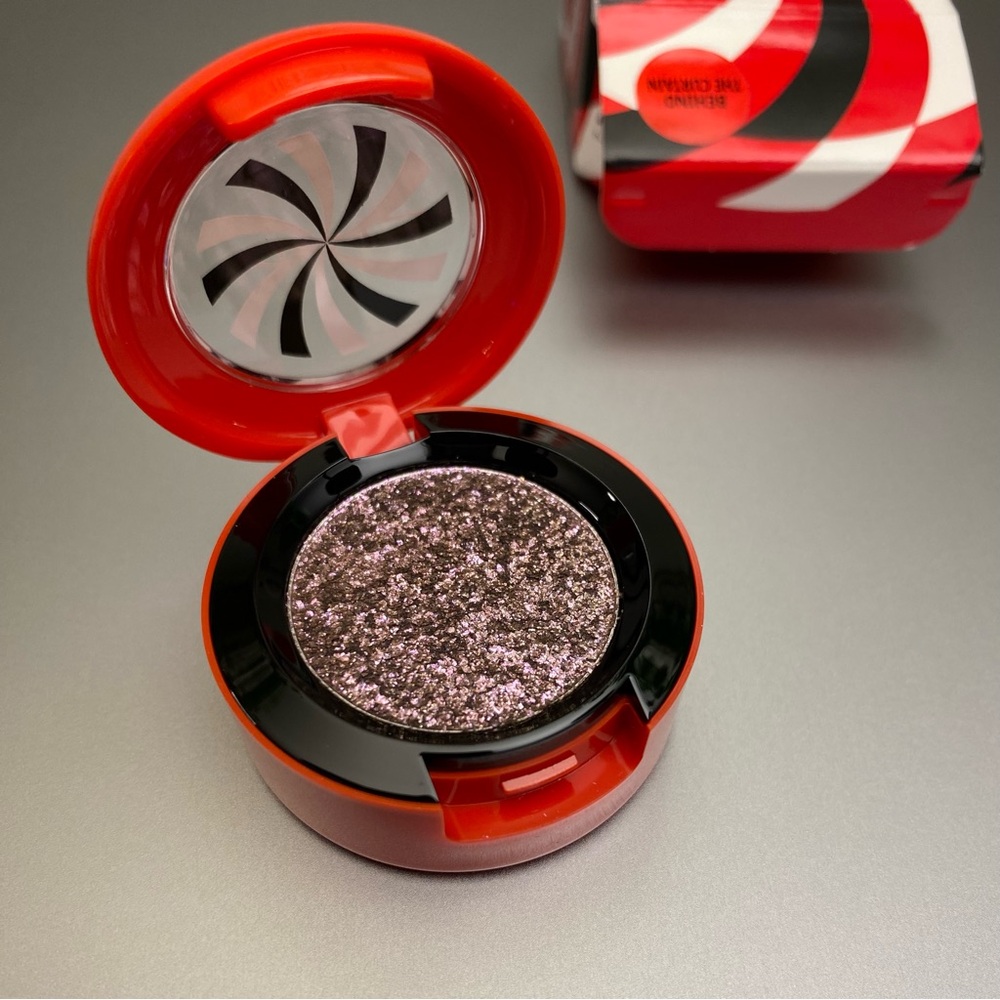MAC “Behind The Curtain” Shadeshifter Duochrome Eyeshadow